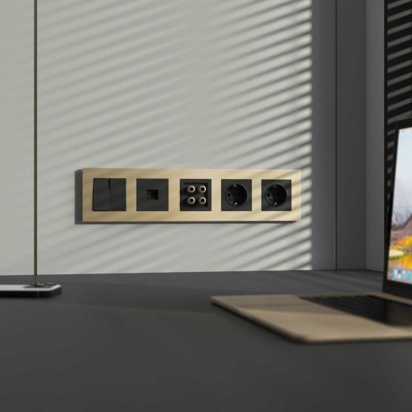 Розетка с заземлением Werkel черный матовый W1171008 4690389156878