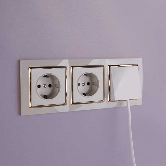 Розетка с заземлением, безвинтовой зажим Werkel слоновая кость W1171303 4690389155772