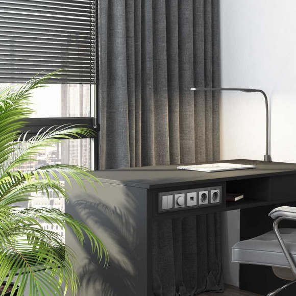 Розетка Werkel с заземлением и шторками серебряный матовый W1171165 4690389195587