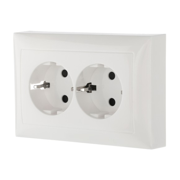 Розетка LK Studio двойная прямая с з/к, со шторками (белый) LK60 863704-1 Розетка LK Studio двойная прямая с з/к, со шторками (белый) LK60 863704-1